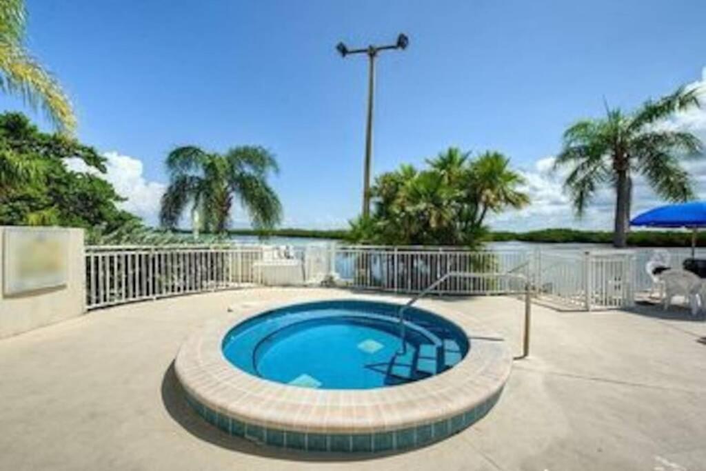 Riverview, Studio 507, Beach Steps Away!+Pool+Wifi Ruskin Exteriér fotografie